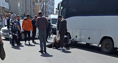 Muratlı'da motosiklet ile minibüs çarpıştı: 1 yaralı