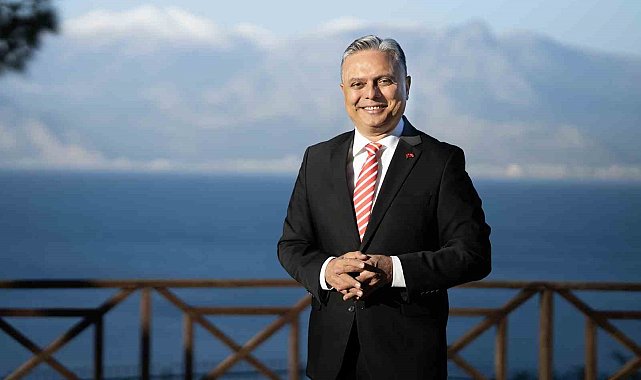 Muratpaşa Belediye Başkanı Ümit Uysal, CHP Genel Başkanlığına adaylığını açıkladı
