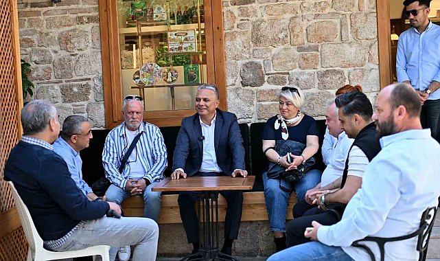 Muratpaşa Belediye Başkanı Ümit Uysal, Kaleiçi esnafıyla bir araya geldi