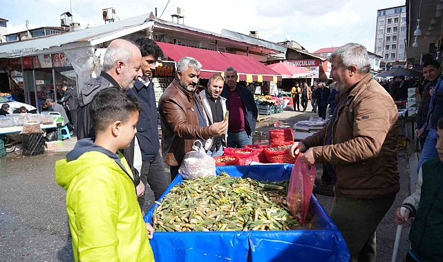 Muş'ta baharın habercisi çiriş otu, doğadan tezgahlara indi