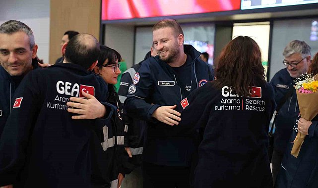 Mynmar'da enkaz altından 2 kişiyi kurtaran GEA ekibi yurda döndü