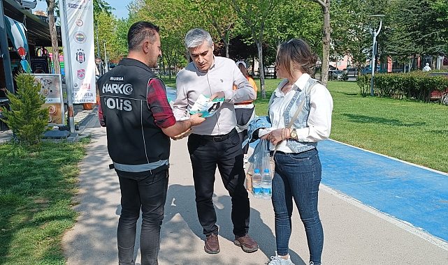 Narkotik polisi Bursa'da vatandaşları bilgilendirdi