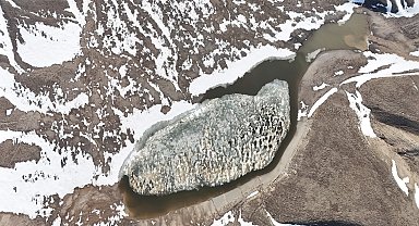 Nemrut'un 'kalbindeki' buzlar çözülmeye başladı