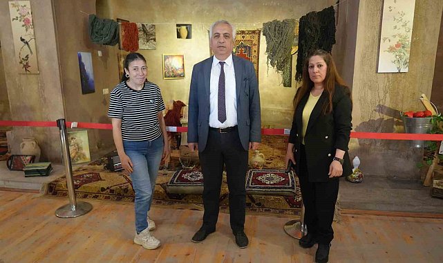 Niğde'ye özgü dokuma halılar sanatseverlerle buluştu