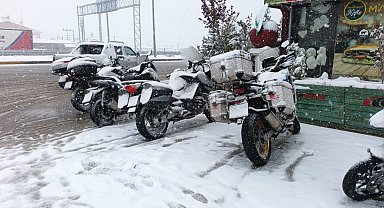 Nisan ayının ortasında tipi ve kar yağışı nedeniyle yolda kaldılar