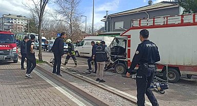 Nöbet geçirince park halindeki araçlara çarptı: Sürücü hayatını kaybetti