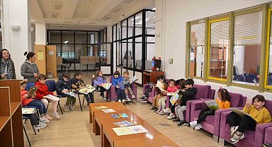 Öğrenciler Anadolu Üniversitesi Kütüphanesini ziyaret etti