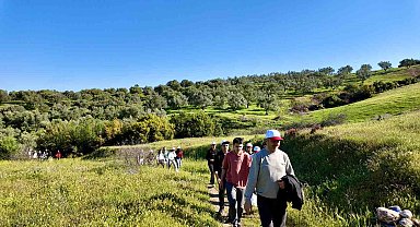 Öğrenciler Sardes Antik Kenti çevresinde doğa yürüyüşü yaptı