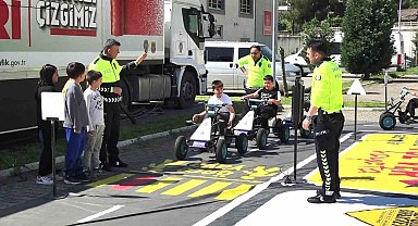 Öğrenciler trafik kurallarını bu tırda öğreniyor