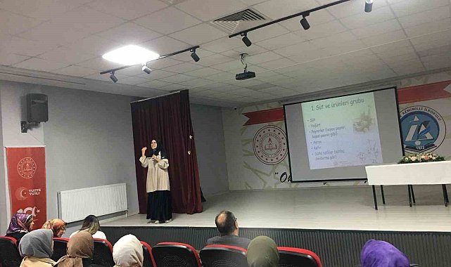 Öğretmen ve velilere sağlıklı beslenme anlatıldı
