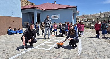 Öğretmenlerden oyun alanına renkli dokunuş