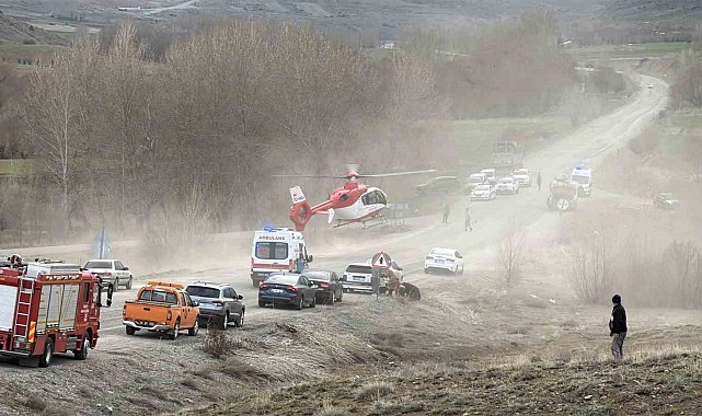 Öğretmenleri taşıyan minibüs kazaya karıştı: 1 ölü, 2'si ağır 14 yaralı