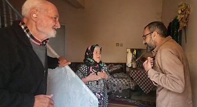 Ökkeş dede ile Raziye nineyi ziyaret edenler yalnızlıklarına ortak oldu