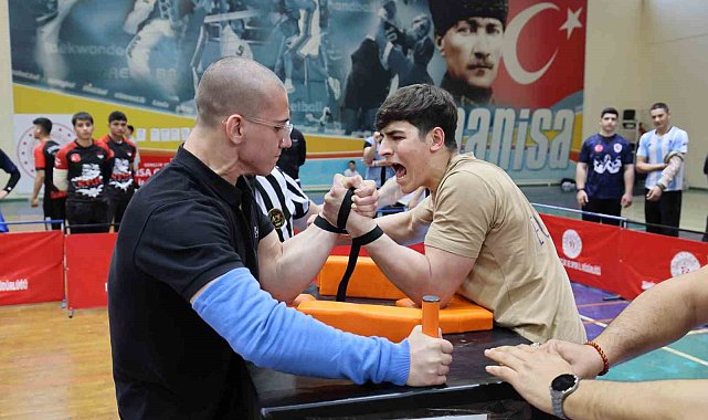 Okul Sporları Bilek Güreşi Türkiye Şampiyonası Manisa'da başladı