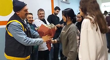 Okulda kavga ihbarına giden polise, öğrencilerden sürpriz kutlama