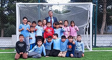 Okullarına kavuşan öğrencilerin yüzü gülüyor