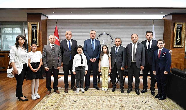 Okyanus, Büyükşehir Belediyesi başkanlık koltuğuna oturdu