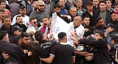 Olaylı geçen maçta Burdurspor'u yenen Tefenni Belediyespor şampiyon oldu