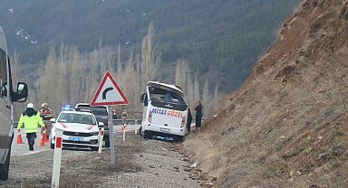 Oltu'da servis aracı kaza yaptı: 11 yaralı, 1 ölü
