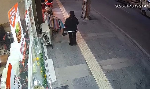 Önce gider gibi yaptı ardından dönüp çaldı