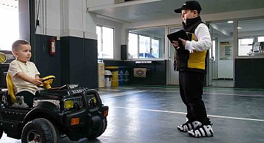 Önlüğü giyen minikler, ustalığa soyundu