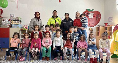 Ordu'da anasınıfı öğrencilerine trafik eğitimi verilerek polislik mesleği tanıtıldı