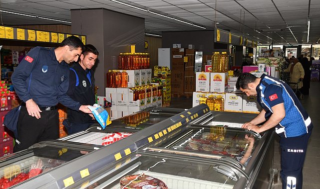 Osmaniye zabıtasından marketlerde son kullanma tarihi denetimi