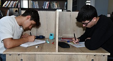 Osmaniye'de öğrencilerin gözde mekanı "Genç Kitap Kafe" oldu