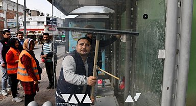 Osmaniye'de otobüs duraklarında genel temizlik çalışması