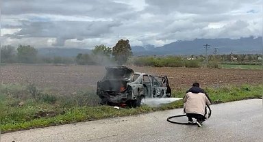 Osmaniye'de seyir halindeki otomobil yandı