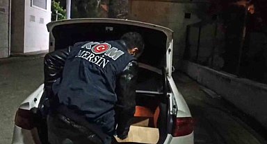 Otomobil değil silah deposu: 44 tabanca ele geçirildi