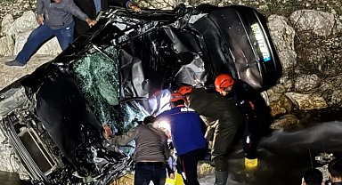 Otomobil dere yatağına yuvarlandı: 1 ölü
