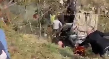 Otomobil tarlaya devrildi 2'si çocuk 6 yaralı