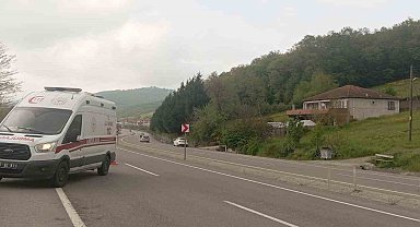 Otomobil tarlaya uçtu, dede ve iki torunu yaralandı