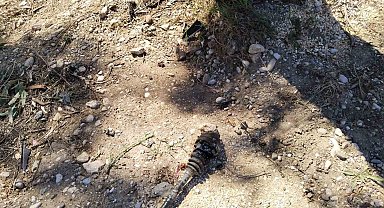 Otomobil ters döndü, tekeri koptu, sürücü yara almadan kurtuldu