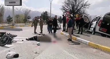 Otomobille çarpışan motosiklet sürücüsü ağır yaralandı
