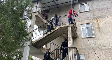 Oturma odasında korkutan yangın