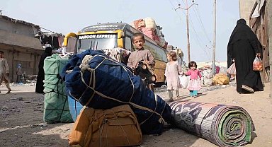 Pakistan'da 13 bin 500'den fazla Afgan ülkesine geri döndü
