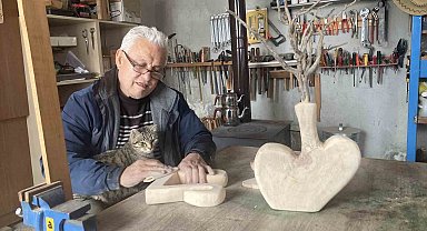 Pandemide başlayan hobi ile köy evini sanat galerisine dönüştürdü