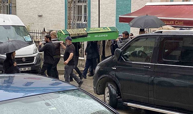 Paraşüt kazasında ölen 2 arkadaş Eskişehir'de defnedildi