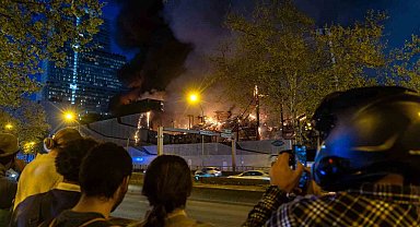 Paris'te yangın paniği: 200 itfaiyeci müdahale etti