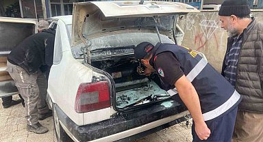 Park halineki araçta çıkan yangın büyümeden söndürüldü