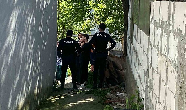 Pencere kenarında yoğurt yiyen çocuk 3 kattan düşerek ağır yaralandı