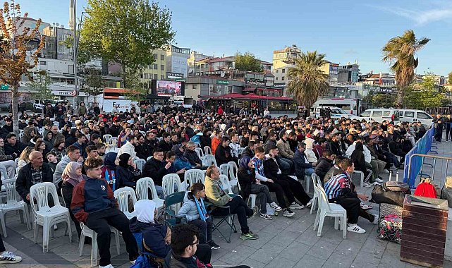 Pendik sahil meydanında final coşkusu ve hüzün bir arada