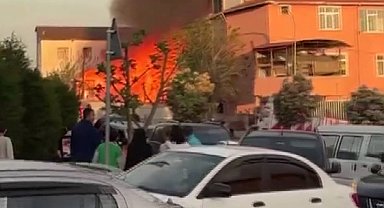 Pendik'te fabrika yangını: Ekiplerin müdahalesi sürdüyor