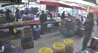 Pendik'te pazarda yürüyen vatandaş epilepsi nöbeti geçirdi