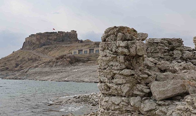 Pertek Kalesindeki sular çekildi, askeri nizamiye gün yüzüne çıktı