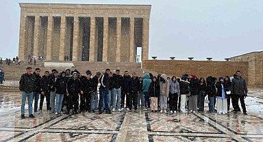 Pertekli öğrenciler Anıtkabir'i gezdi