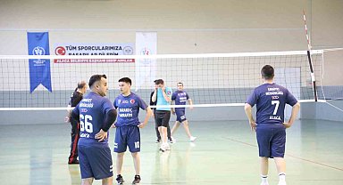 Polis Haftası kutlamalarına voleybol maçı renk kattı