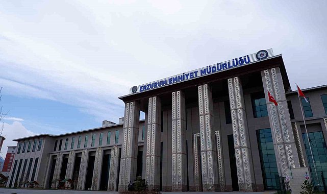 Polis kaza kurşunu ile arkadaşını yaraladı